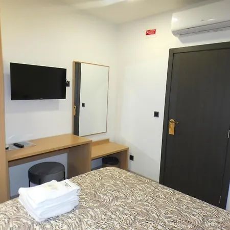 Pinhal Litoral Hotel *